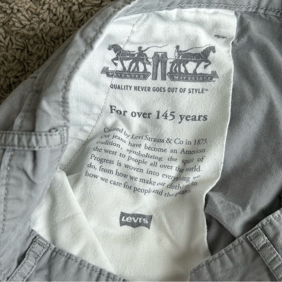 Levi's Strauss & Co. Men's 36 Carrier Cargo 8" Shorts Light Gray Cotton Pockets - Picture 4 of 8